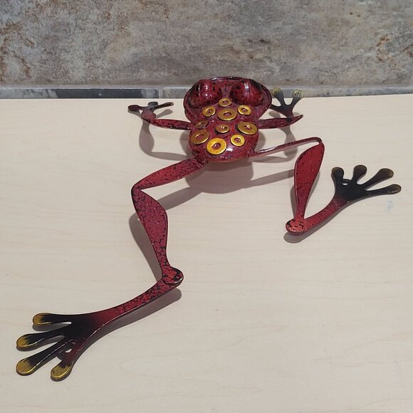 Red Black Metal Frog Sculpture Indoor Outdoor Garden Decor - Picture 3 of 11